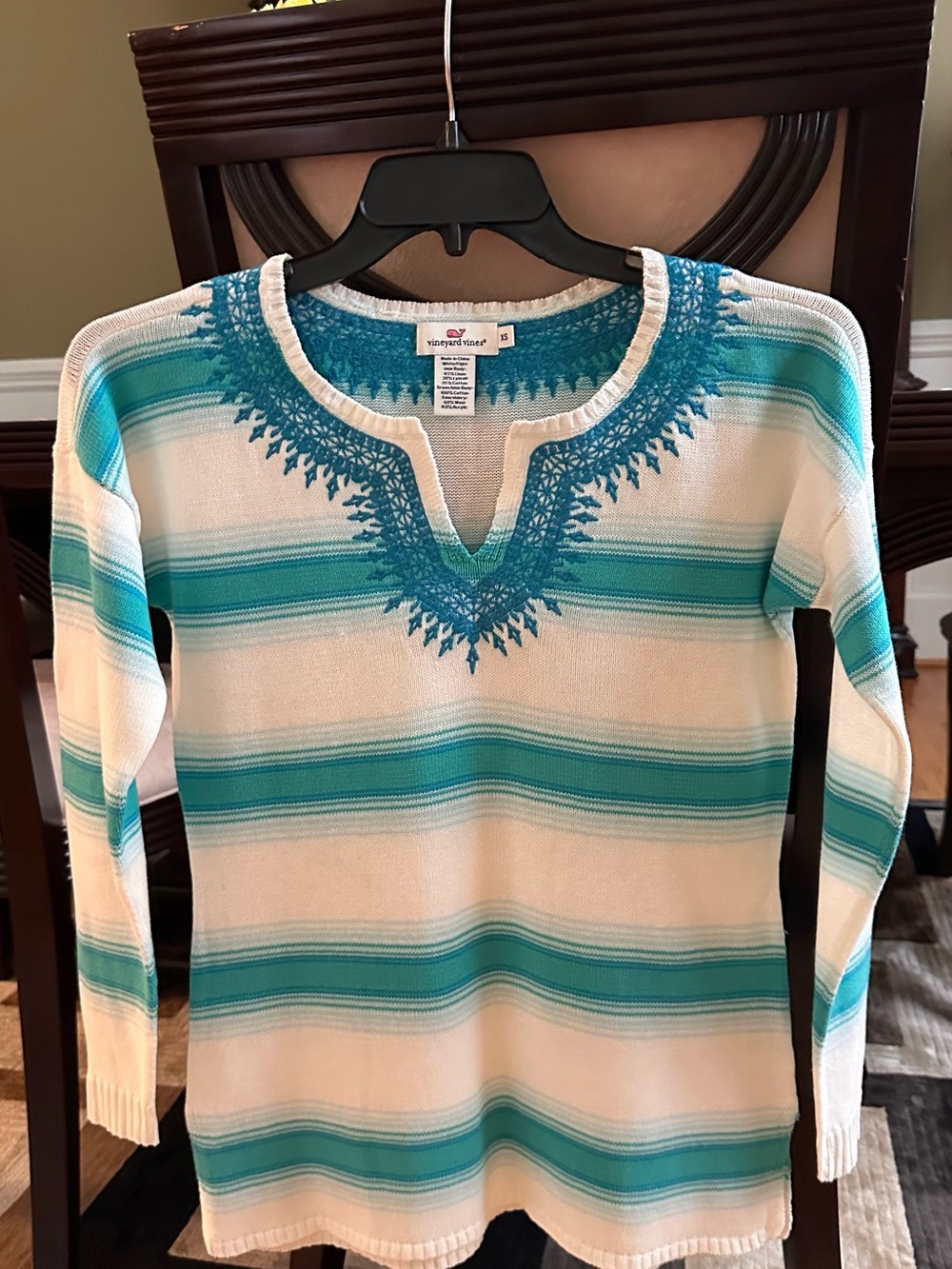 Vineyard Vines Teal and White Embroidered Knit Pullover.Worn once!